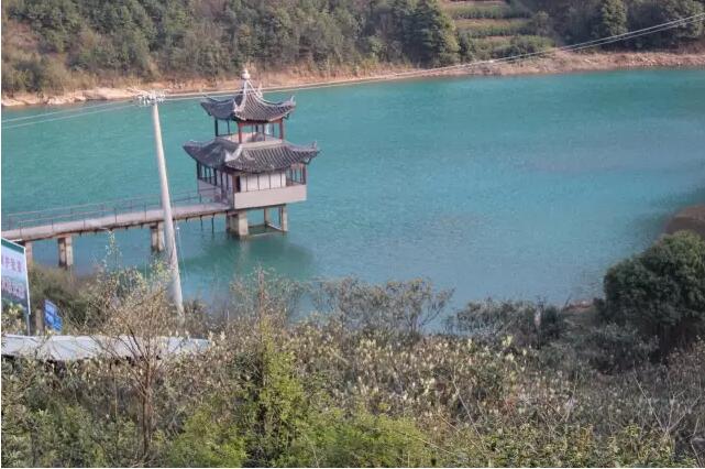 湖中亭