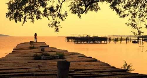 夕阳下的水月坞