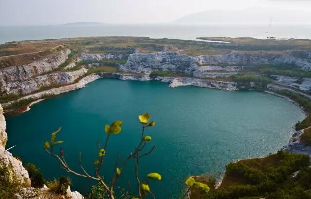 美如仙境的湖泊