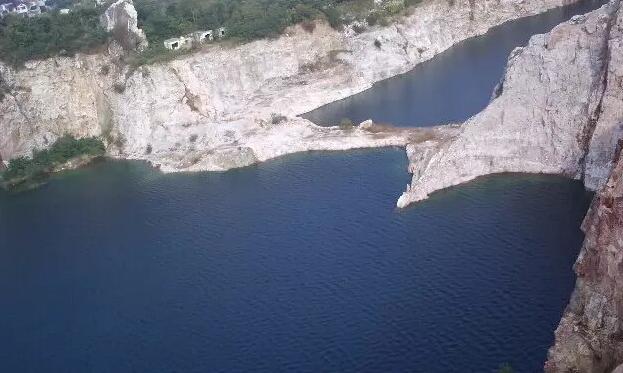 粗矿的湖泊美景